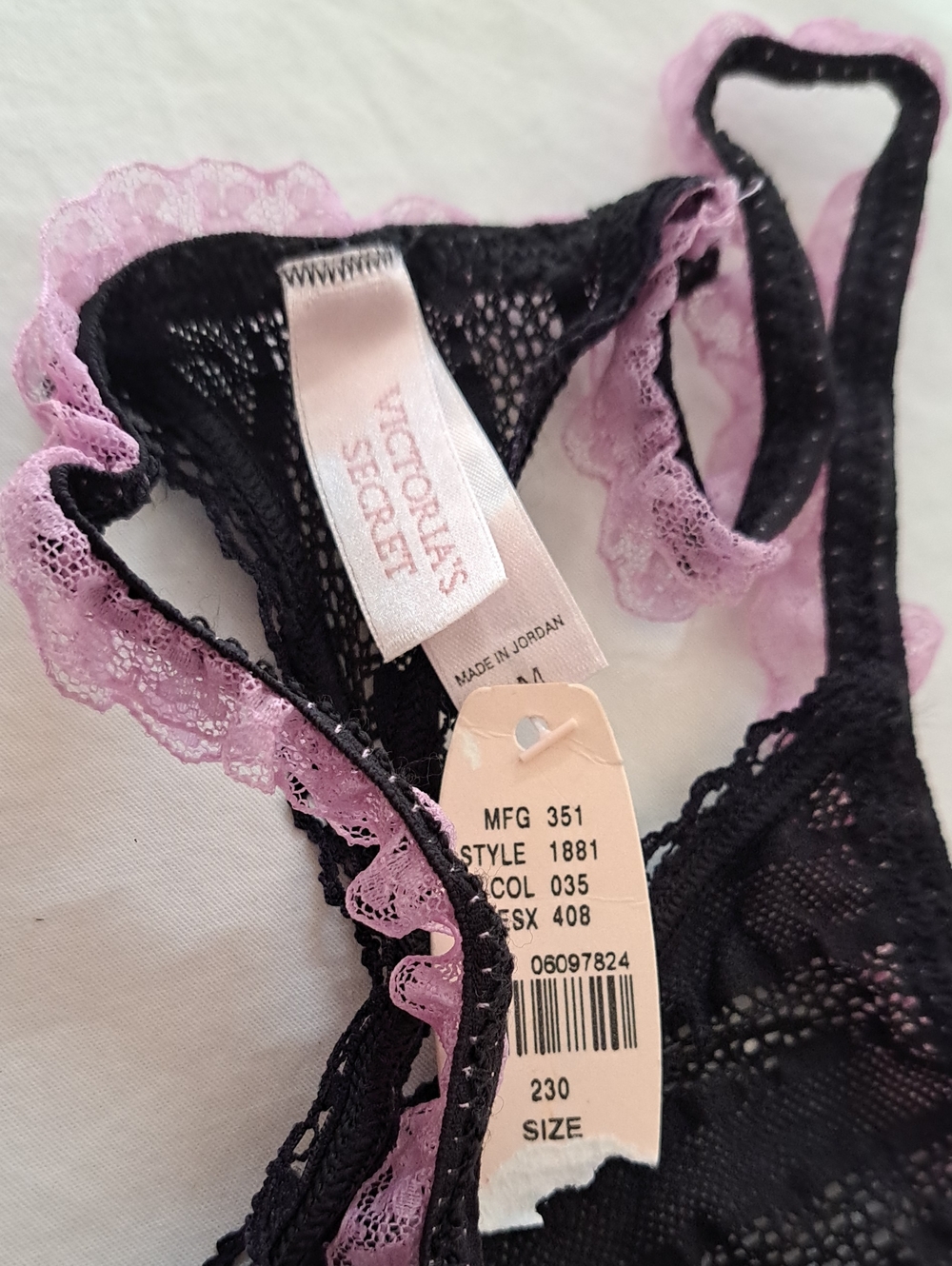 Victoria Secret V-string - Picture 2 of 3